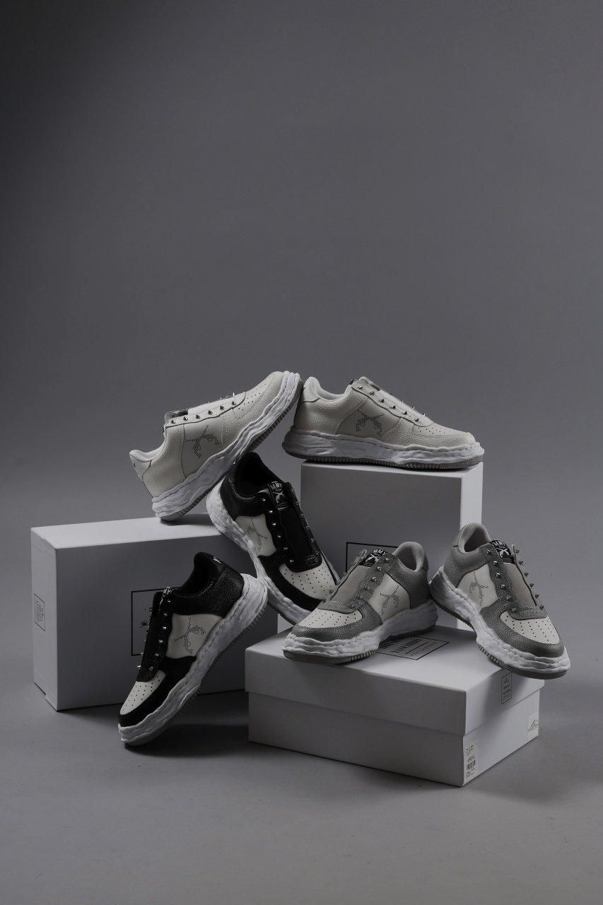 roarguns x MAISON MIHARA YASUHIRO SNEAKER (BLACK x WHITE roarguns x MAISON MIHARA YASUHIRO SNEAKER (BLACK x WHITE