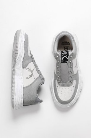 <img class='new_mark_img1' src='https://img.shop-pro.jp/img/new/icons8.gif' style='border:none;display:inline;margin:0px;padding:0px;width:auto;' />roarguns x MAISON MIHARA YASUHIRO SNEAKER (GRAY x WHITE)