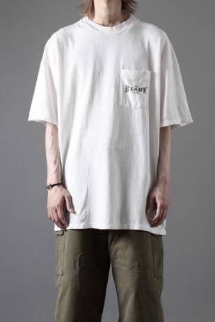 <img class='new_mark_img1' src='https://img.shop-pro.jp/img/new/icons8.gif' style='border:none;display:inline;margin:0px;padding:0px;width:auto;' />READYMADE S/S POCKET T-SHIRT (WHITE)