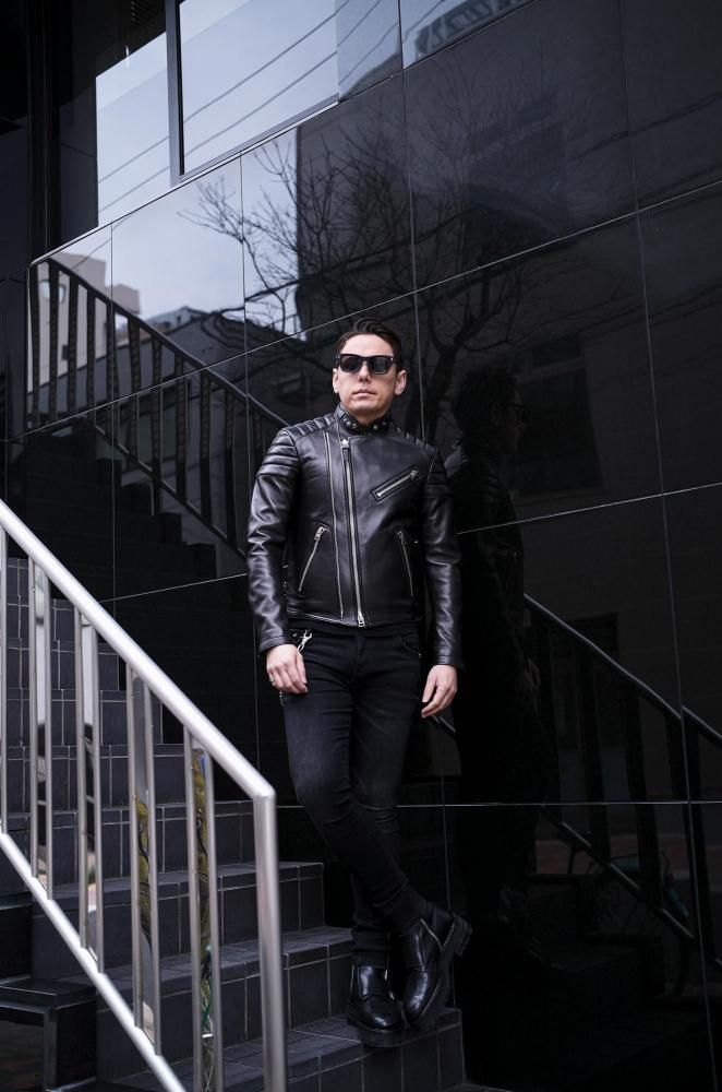 トムフォード　セミダブルライダースジャケット 黒 ラム TOM FORD (トムフォード) NAPPA GRAIN LEATHER ZIP BIKER