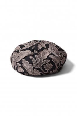 <img class='new_mark_img1' src='https://img.shop-pro.jp/img/new/icons5.gif' style='border:none;display:inline;margin:0px;padding:0px;width:auto;' />Flower Jacquard Eight Cut Big Beret