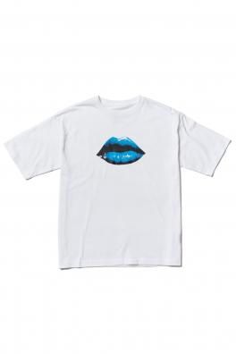 <img class='new_mark_img1' src='https://img.shop-pro.jp/img/new/icons5.gif' style='border:none;display:inline;margin:0px;padding:0px;width:auto;' />5.6oz loose Fit TeeTHE LIPS