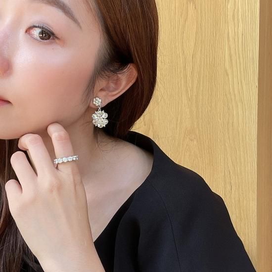 □ 46248★年 スワロフスキー ピアス 片耳 ライトグリーン クリスタル □ 46248☆年 スワロフスキー ピアス 片耳 ライトグリーン