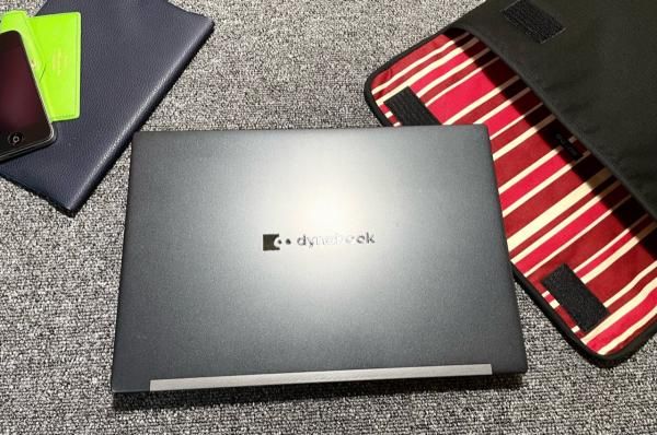 dynabook 13.3 インチ ケース 「FILO」(ブラック・カーボンストライプ