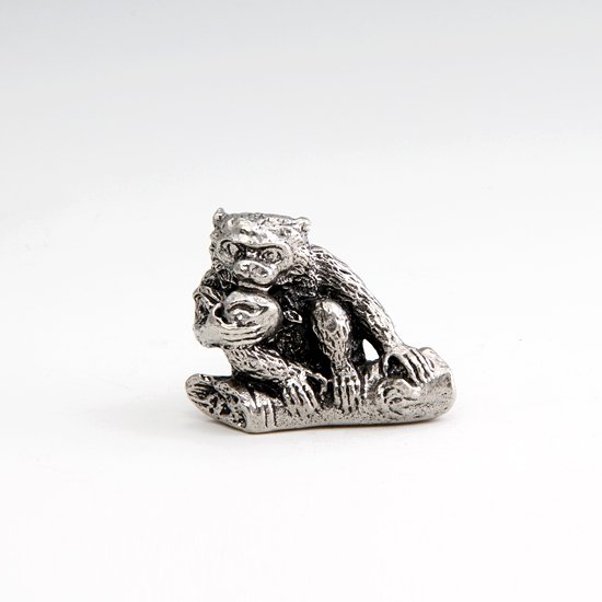 錫 置物 干支 申(猿) イブシ加工 商品番号：186-9｜薩摩錫器工芸館