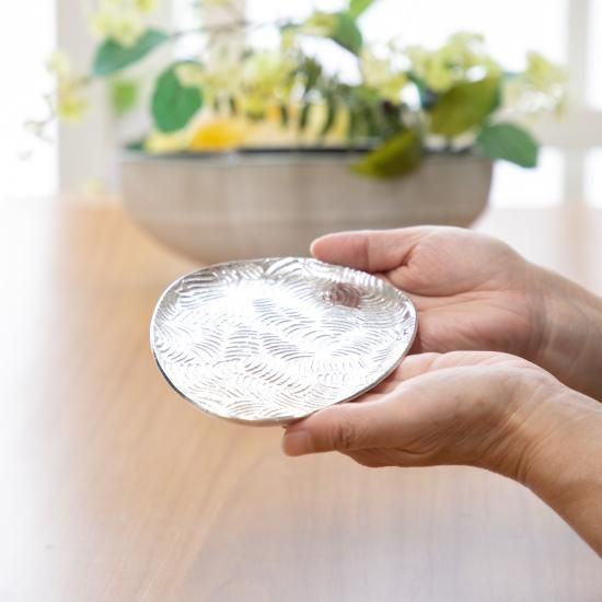 錫　花形水仙文様　菓子器 錫の花形水仙文様 菓子器 錫の花形水仙文様 菓子器 錫 花形