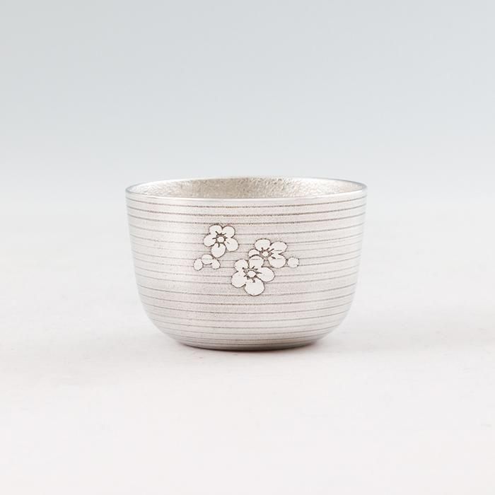 錫 ぐい呑み 梅 黒漆加工 75ml [No.92]｜薩摩錫器工芸館