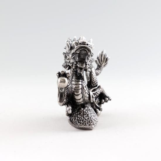 錫 置物 干支 龍(辰) -KIRISHIMA- 黒漆加工 台付 [No.186M-5 錫 置物 干支 龍(辰) -KIRISHIMA- 黒漆加工 台付 [No.186M-5