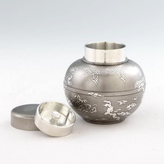 錫 茶壺 鶴・富士山柄 黒漆加工 180g [No.3-2-T-F]｜薩摩錫器工芸館