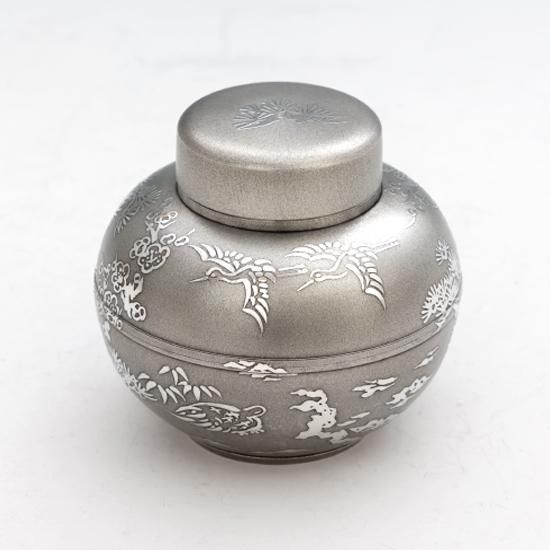 【通販激安】 錫 茶壺 鶴・富士山柄 黒漆加工 180g [No.3-2-T-F]｜薩摩錫器工芸館 その他