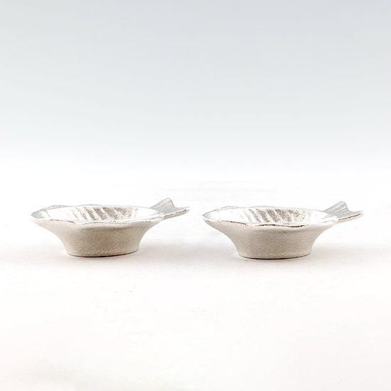錫 豆皿 さかな 白加工 2枚セット [No.2024-5-9-2]｜薩摩錫器工芸館