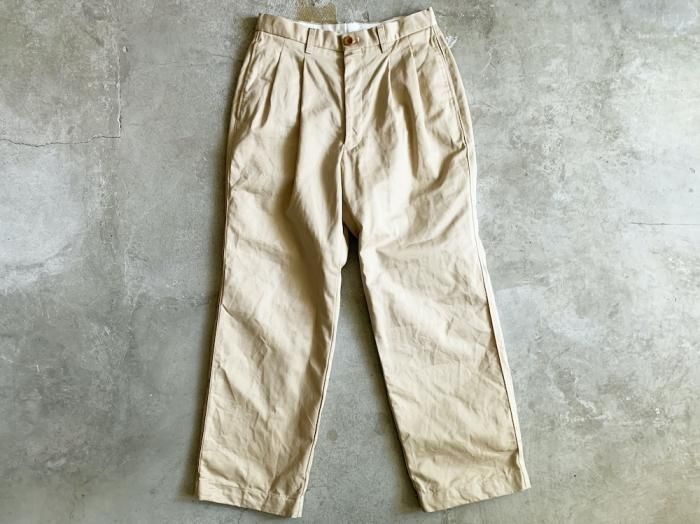 two tuck chino pants / BEIGE