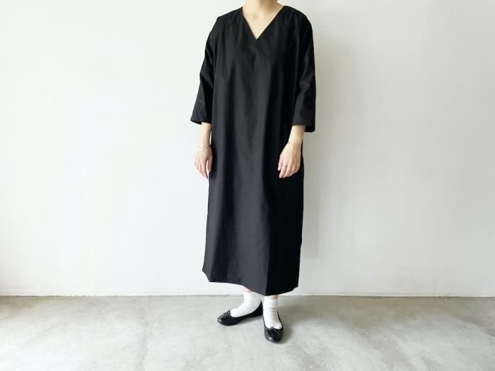 stretch typewriter v-neck one-piece/BLACK
