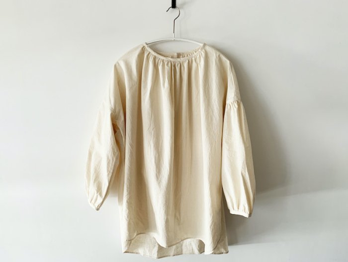 sheeting gather blouse / NATURAL