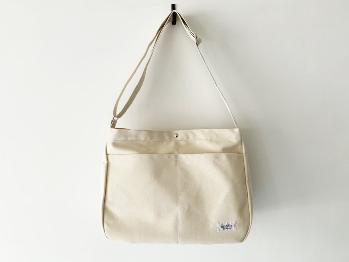 <img class='new_mark_img1' src='https://img.shop-pro.jp/img/new/icons8.gif' style='border:none;display:inline;margin:0px;padding:0px;width:auto;' />canvas newspaper bag / NATURAL