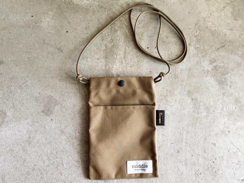 <img class='new_mark_img1' src='https://img.shop-pro.jp/img/new/icons8.gif' style='border:none;display:inline;margin:0px;padding:0px;width:auto;' />nylon sacoche mini / KHAKI