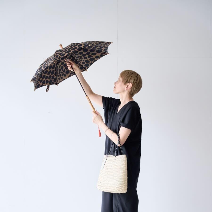ツタエノヒガサ ウサギノタスキ キリン茶 折りたたみ日傘 傳tutaee（ツタエ）ウサギノタスキ キリン茶