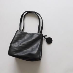 <img class='new_mark_img1' src='https://img.shop-pro.jp/img/new/icons13.gif' style='border:none;display:inline;margin:0px;padding:0px;width:auto;' /> ViN / Cube Bag S