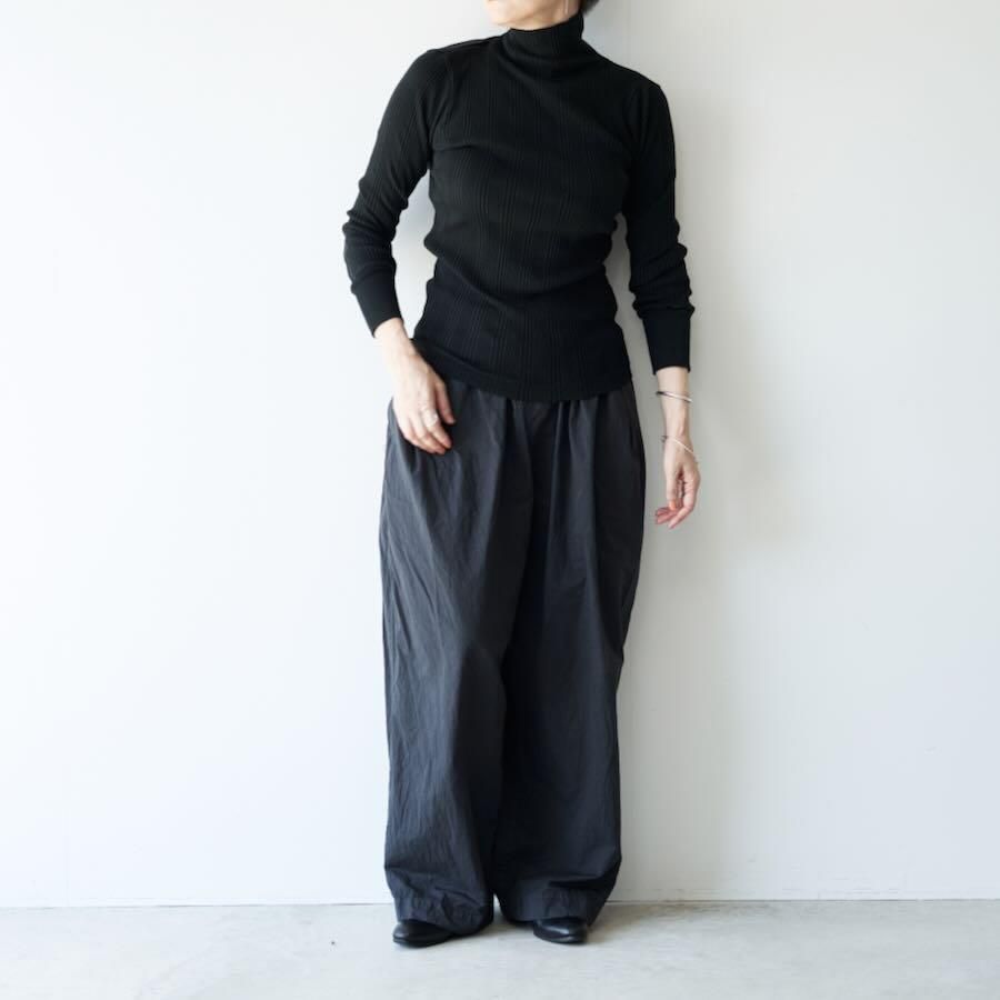ロゴ刺繍タートルニット/ブラック | TOPS | OBLI