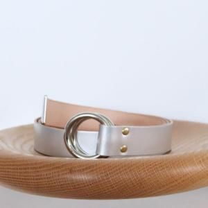 <img class='new_mark_img1' src='https://img.shop-pro.jp/img/new/icons13.gif' style='border:none;display:inline;margin:0px;padding:0px;width:auto;' /> Dhal / Ring Leather Belt silver