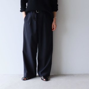 <img class='new_mark_img1' src='https://img.shop-pro.jp/img/new/icons13.gif' style='border:none;display:inline;margin:0px;padding:0px;width:auto;' />maison de soil HOMME / TROPICAL WOOL ONE-TUCK TROUSERS(2color)