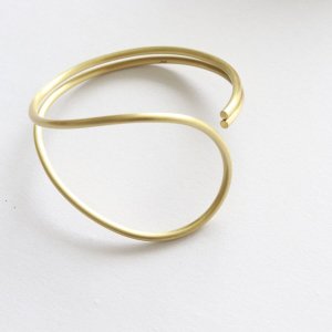 <img class='new_mark_img1' src='https://img.shop-pro.jp/img/new/icons13.gif' style='border:none;display:inline;margin:0px;padding:0px;width:auto;' />_Fot / round wire bangle brass