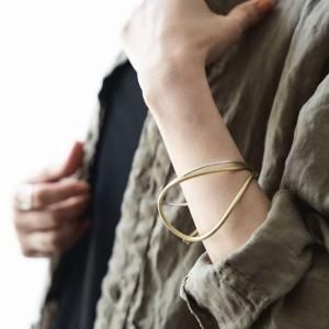 <img class='new_mark_img1' src='https://img.shop-pro.jp/img/new/icons13.gif' style='border:none;display:inline;margin:0px;padding:0px;width:auto;' /> _Fot / round wire bangle brass