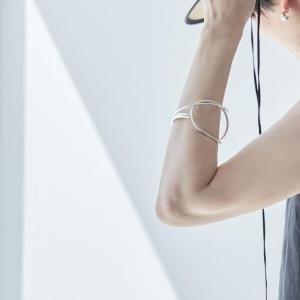 <img class='new_mark_img1' src='https://img.shop-pro.jp/img/new/icons13.gif' style='border:none;display:inline;margin:0px;padding:0px;width:auto;' /> _Fot / round wire bangle silver