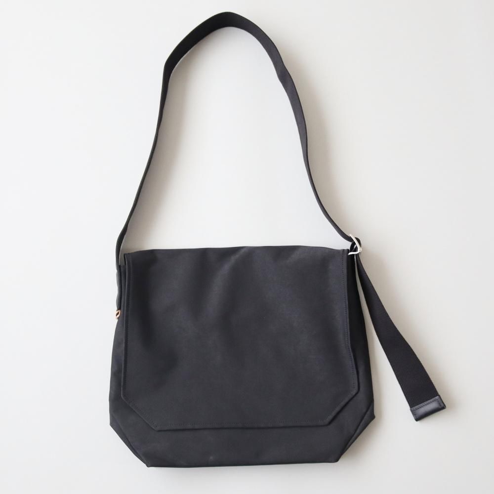 Hender Scheme flap shoulder small - DIMPLE