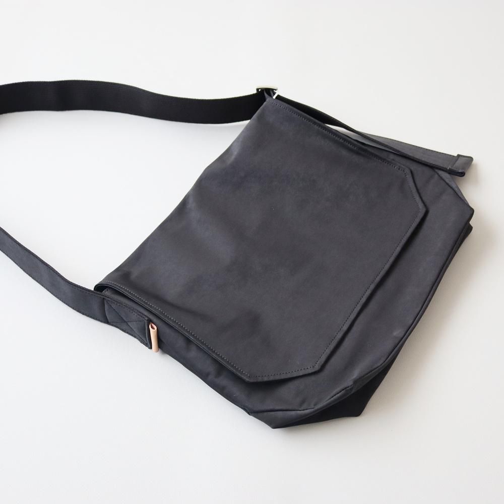 Hender Scheme flap shoulder small - DIMPLE