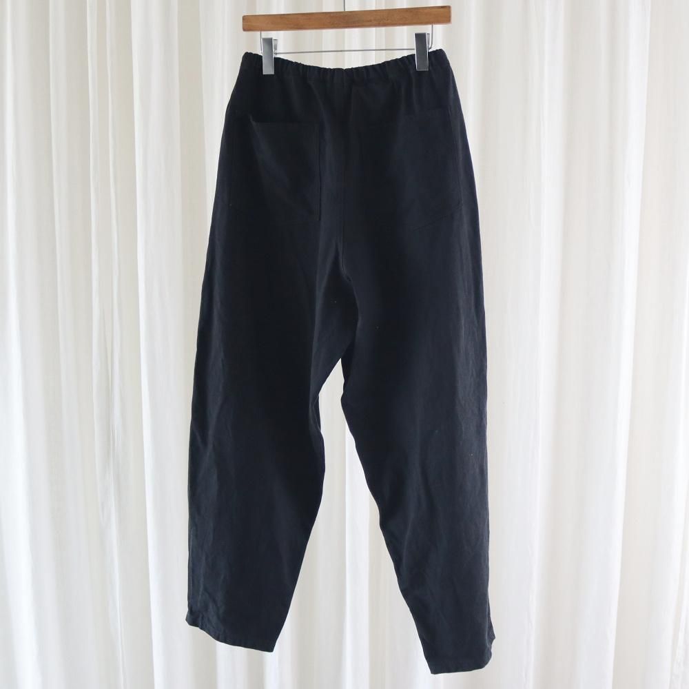 COMOLI ブラックドリル テーパードパンツ - DIMPLE