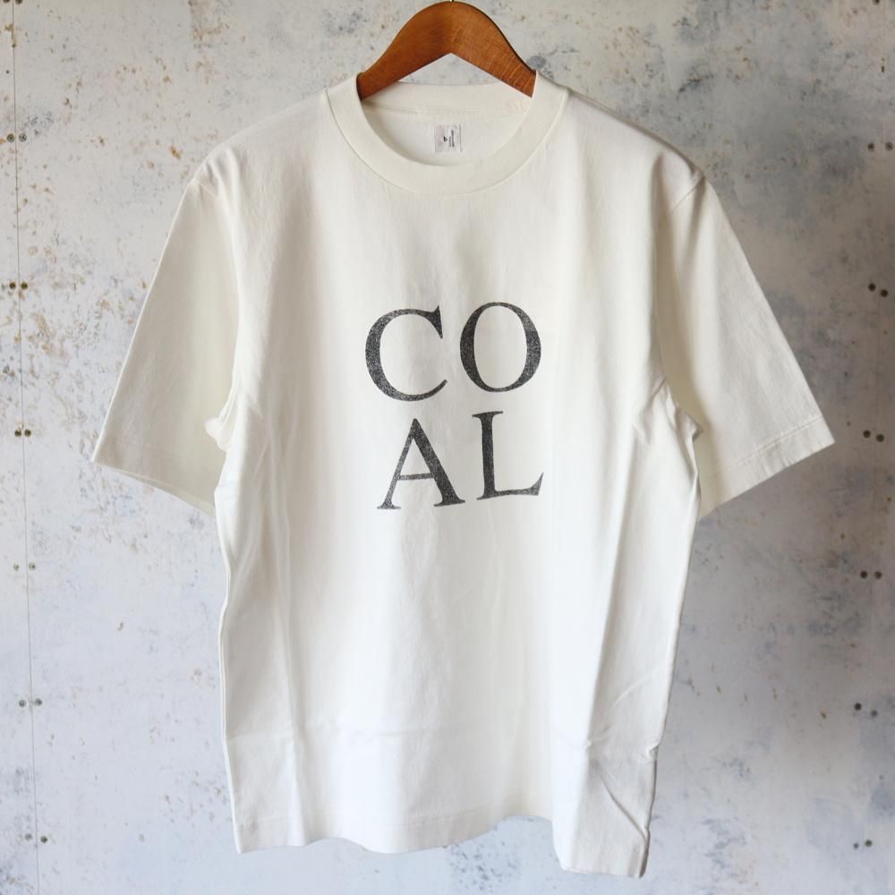 <img class='new_mark_img1' src='https://img.shop-pro.jp/img/new/icons20.gif' style='border:none;display:inline;margin:0px;padding:0px;width:auto;' />[30%OFF]  blurhmsROOTSTOCK  COAL Print Tee STANDARD (2 COLORS)
