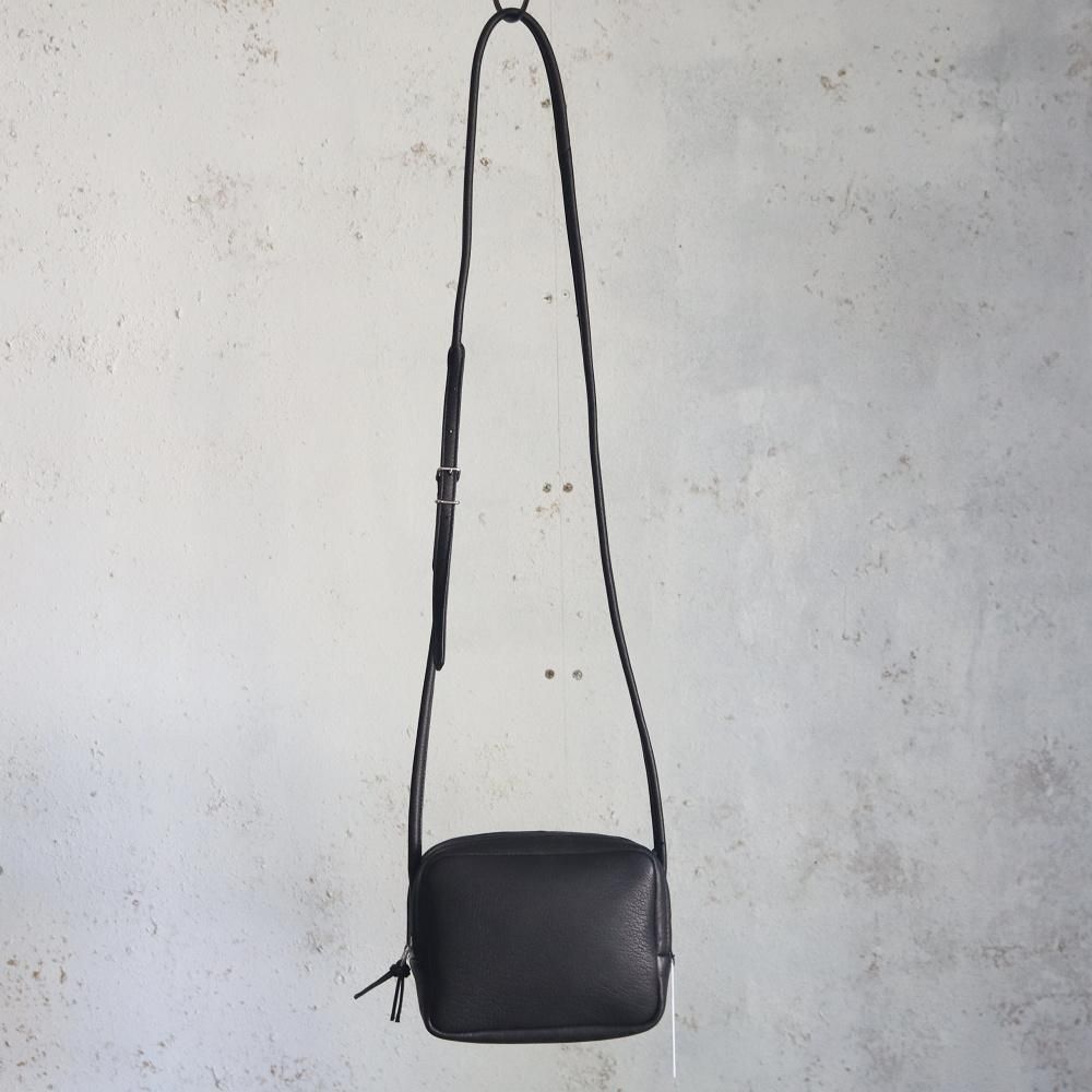 Aeta  SQUARE SHOULDER