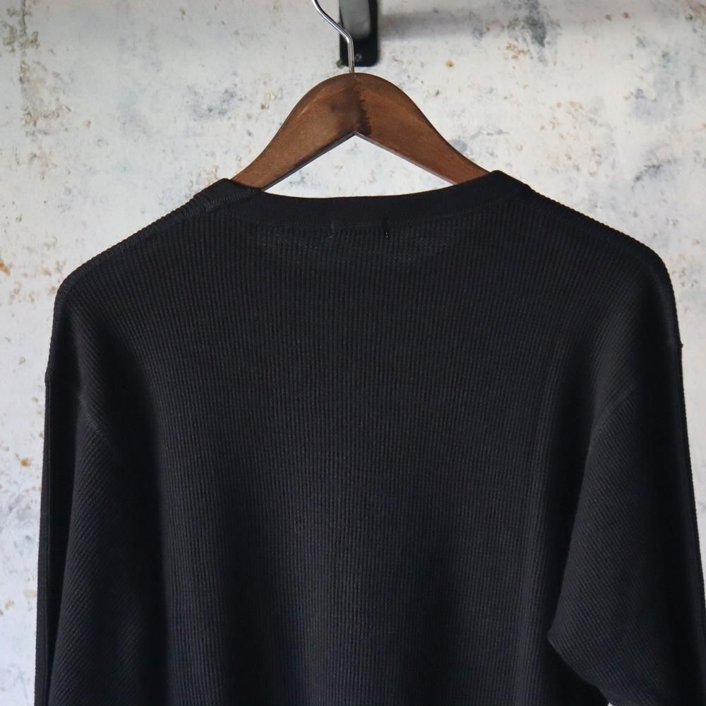 COMOLI コットンカシミヤ ワッフル長袖クルー(Black) - DIMPLE
