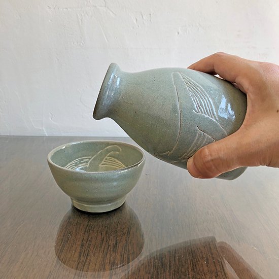 やちむん やちむん工房 mug おちょこ（くじら） - やちむん・琉球ガラスなどの移住雑貨「ニライカナイ自由が丘」｜東京・目黒区・やちむん 通販・オンライン