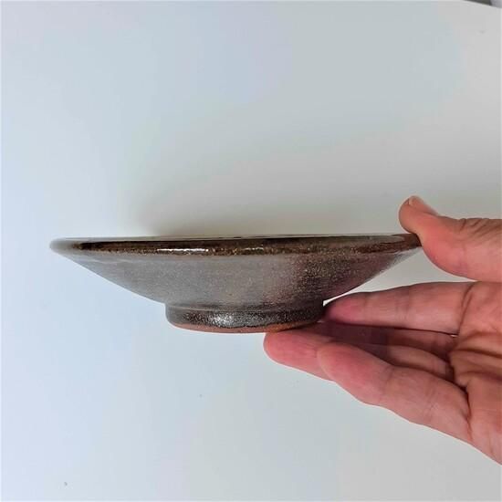 やちむん やちむん工房 與那嶺 5寸皿(唐草線彫掻き落とし)3色 やちむん やちむん工房 與那嶺 5寸皿(唐草線彫掻き落とし)3色