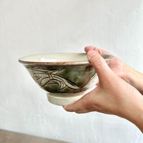 やちむん 陶芸城 マカイ6寸（魚紋重焼・緑） - やちむん・琉球