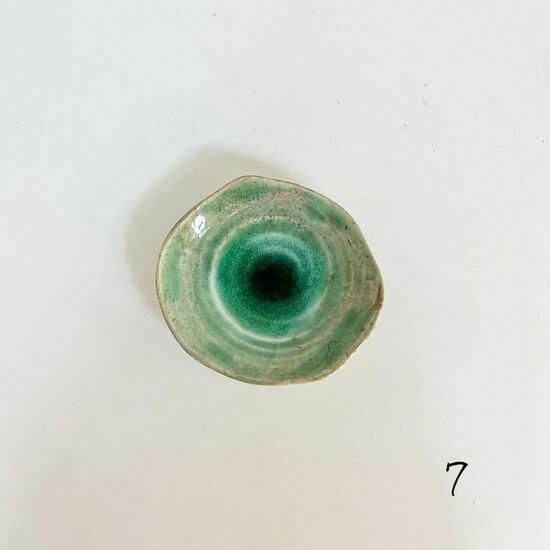 やちむん 風の島 ガラス彩陶器 三つ足小皿（小） - やちむん