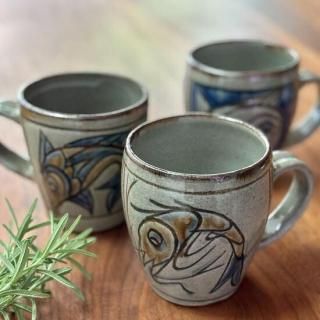 <img class='new_mark_img1' src='https://img.shop-pro.jp/img/new/icons5.gif' style='border:none;display:inline;margin:0px;padding:0px;width:auto;' />やちむん 陶芸城 魚紋マグ