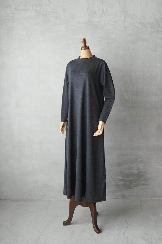 ハンドルーム　ワンピース　ダジャ　今季 HAND ROOM WOMENS | Vネック ドルマンスリーブワンピース - Daja