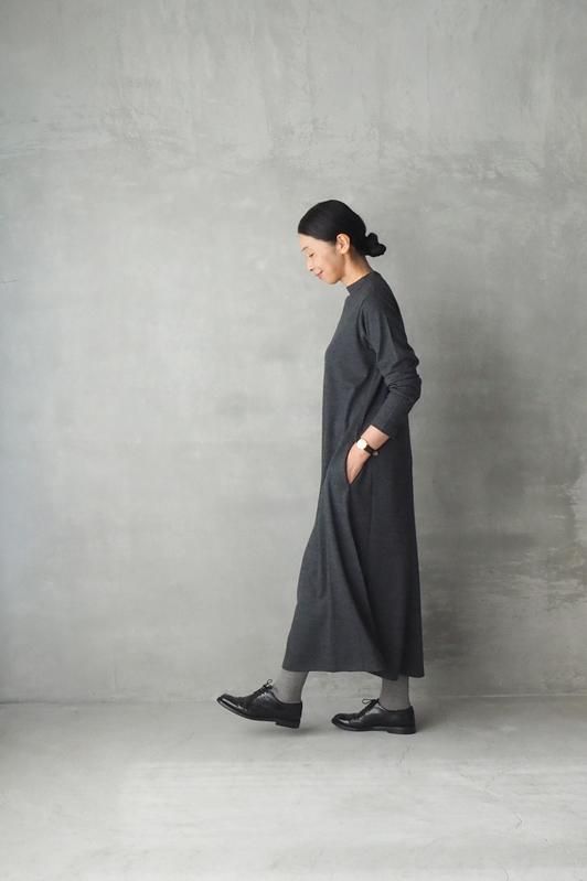 ハンドルーム　ワンピース　ダジャ　今季 HAND ROOM WOMENS | Vネック ドルマンスリーブワンピース - Daja