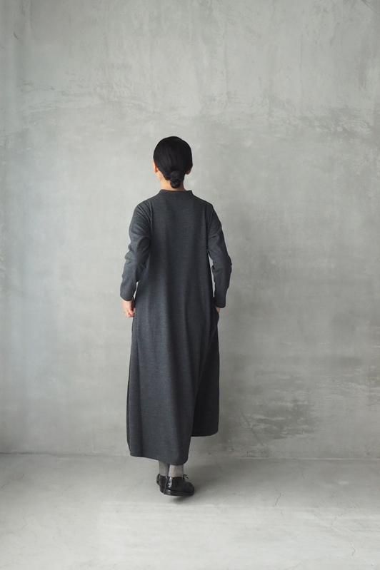 ハンドルーム　ワンピース　ダジャ　今季 HAND ROOM WOMENS | Vネック ドルマンスリーブワンピース - Daja