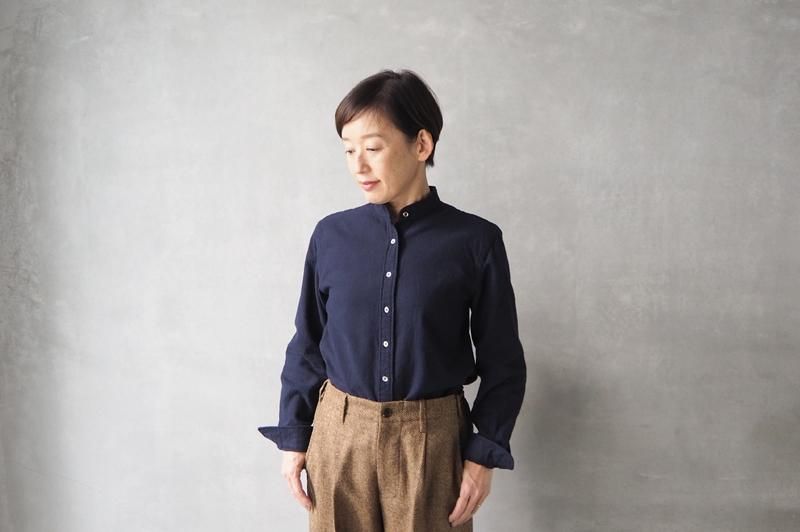 HAND ROOM WOMENS スタンドカラーシャツ（ネイビー） | 冬から春先に