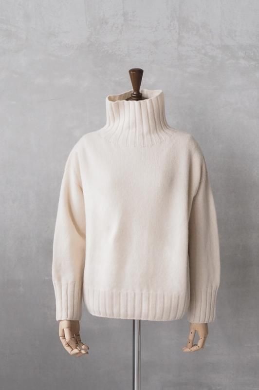 Tara Mills | カシミヤオフタートル - Daja オンラインストア