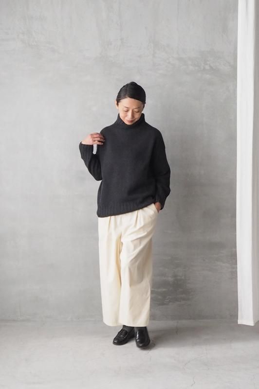 Tara Mills | カシミヤオフタートル - Daja オンラインストア