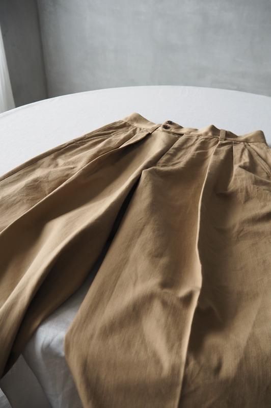 HAND ROOM WOMENS | ツータック チノトラウザーズ - Daja HAND ROOM WOMENS | ツータック チノトラウザーズ - Daja