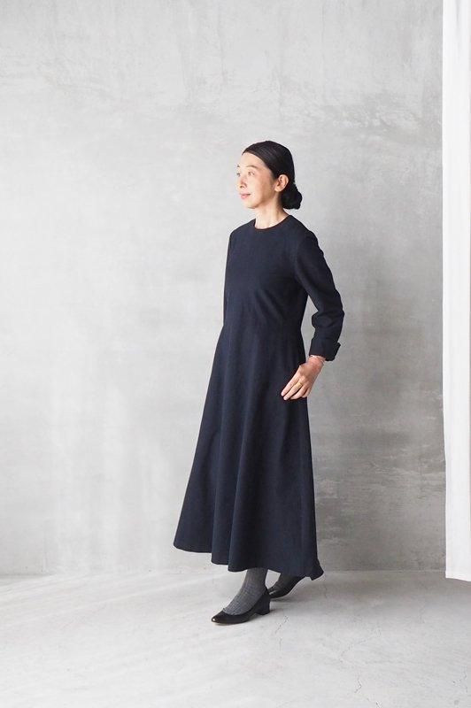 ハンドルーム　ワンピース　ダジャ　今季 HAND ROOM WOMENS | Vネック ドルマンスリーブワンピース - Daja