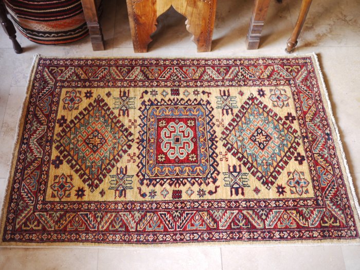 新しい絨毯 ヴィンテージラグ コーカサス地方 アゼルバイジャン 