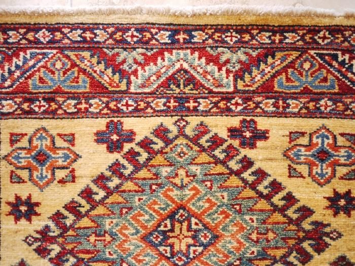 アゼルバイジャン製　ラグ　144cm x 92cm アゼルバイジャン製 ラグ 144cm x 92cm