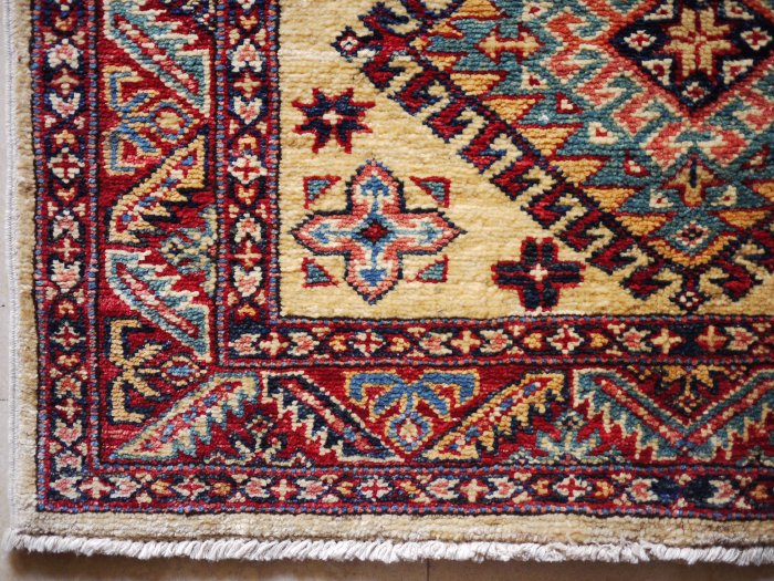 新しい絨毯 ヴィンテージラグ コーカサス地方 アゼルバイジャン 